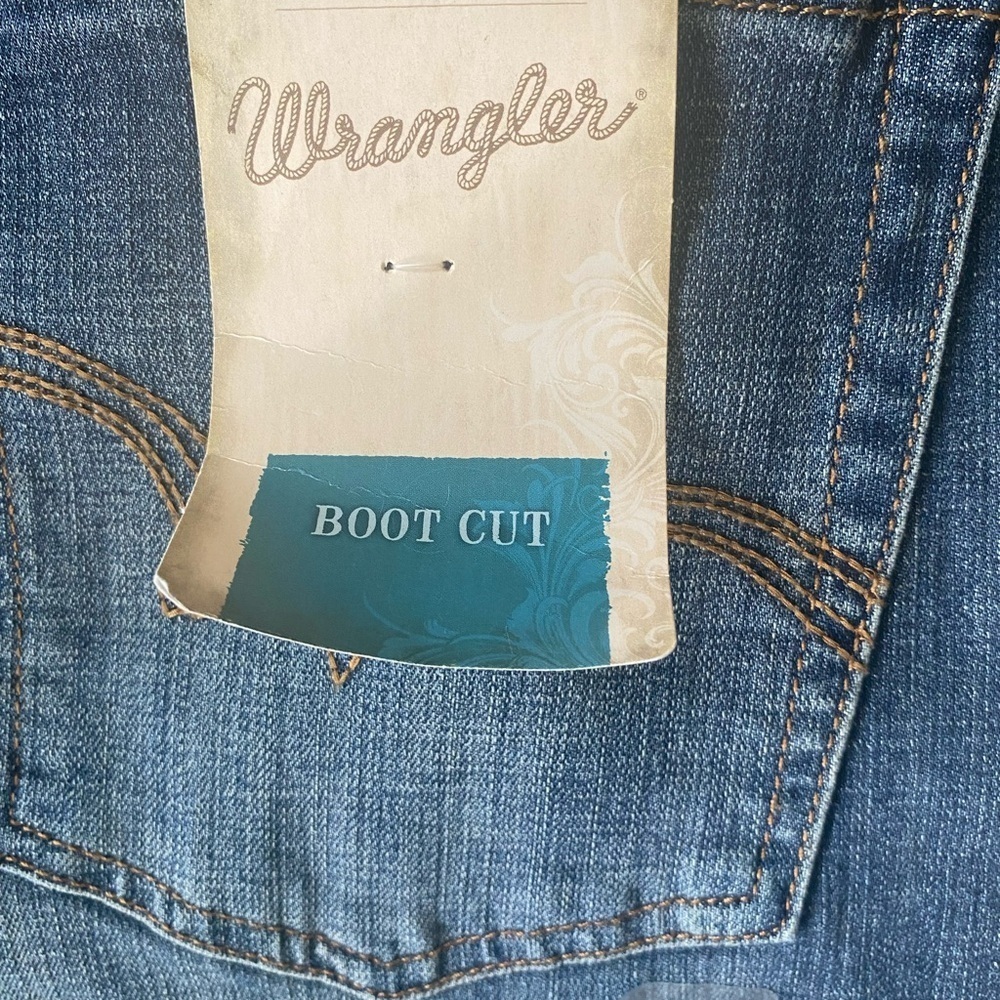 Wrangler boot cut men’s jeans. Size 35/32. - Picture 5 of 6
